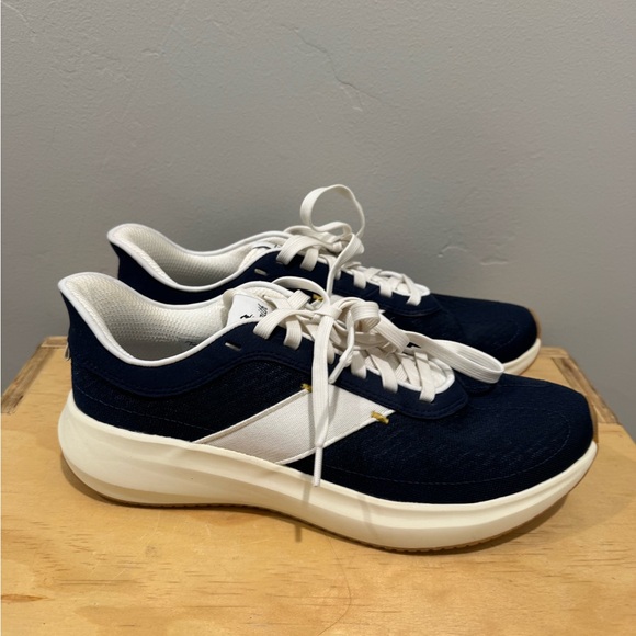 Tracksmith Eliot Running Shoes Navy and White brand new - Picture 1 of 6